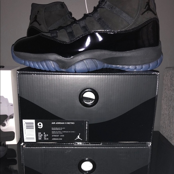 jordan 11 cap and gown size 9